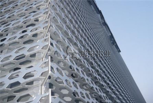 3104铝板卷在建筑行业的应用，厂家直供价格多少？